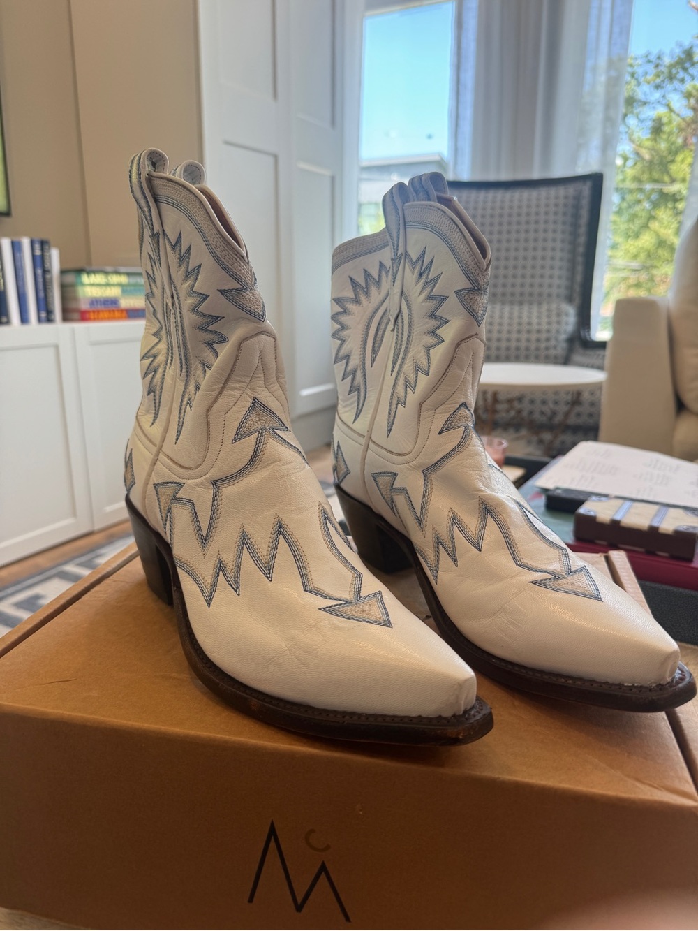 BNIB Miron Crosby Maggie White Women's Western Ankle Boots Sz 11 (never worn)